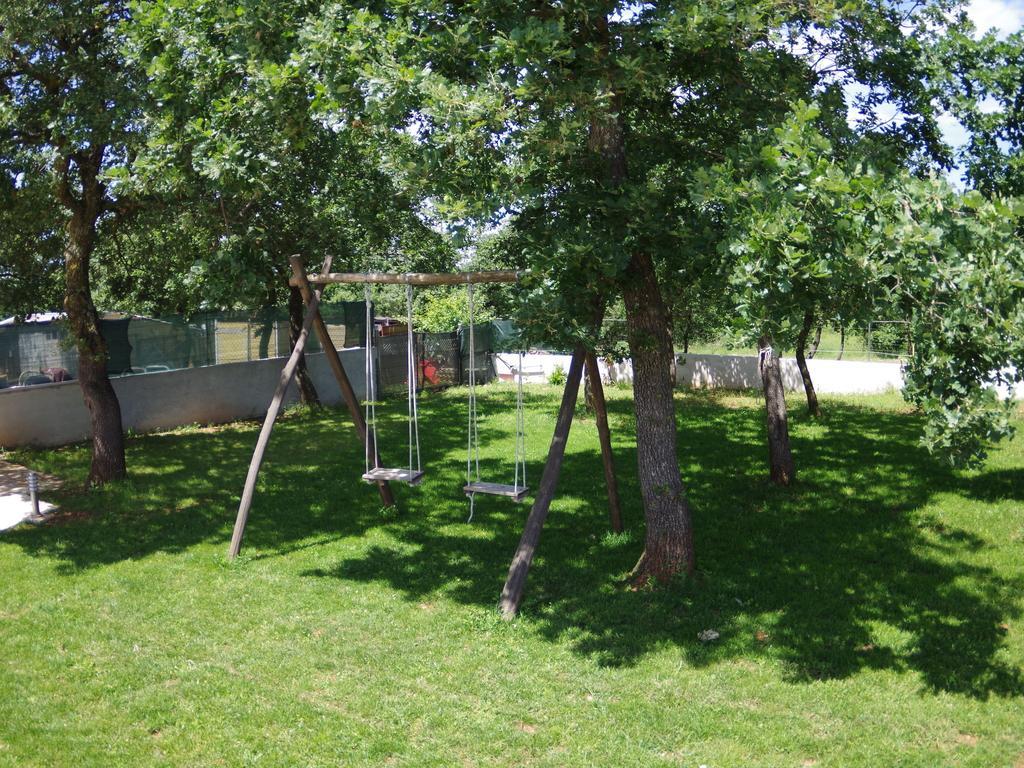 Detached House At Country Side Fenced Villa Vodnjan Exterior photo